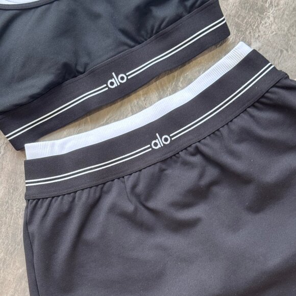 Alo Yoga solid color sports bra with logo + sports skirt, size S - Picture 3 of 4